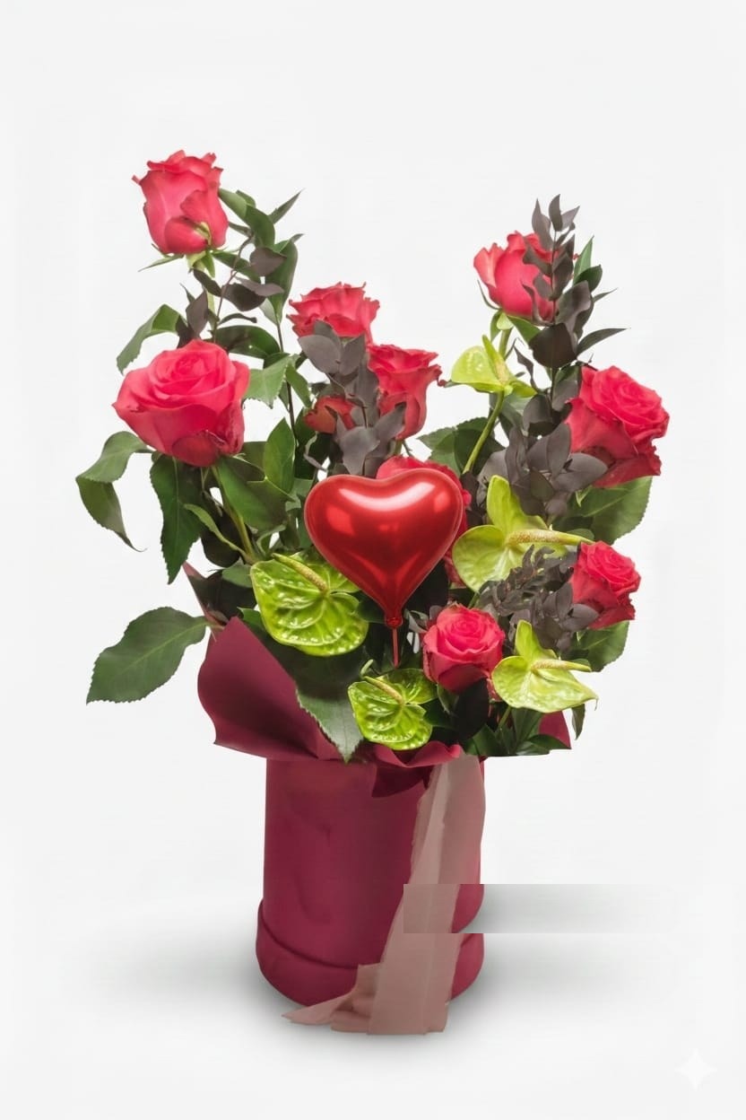 Caja granate con rosas coral y anthurium verde