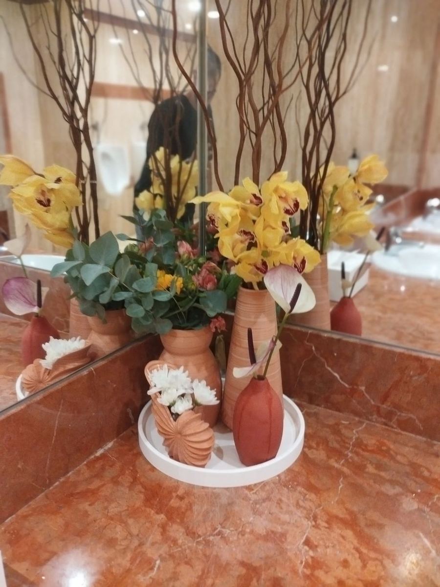 Jarrón 3D con flores en spa