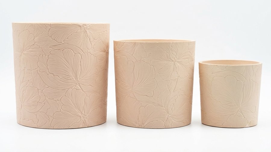 Set de maceteros crema con grabado floral