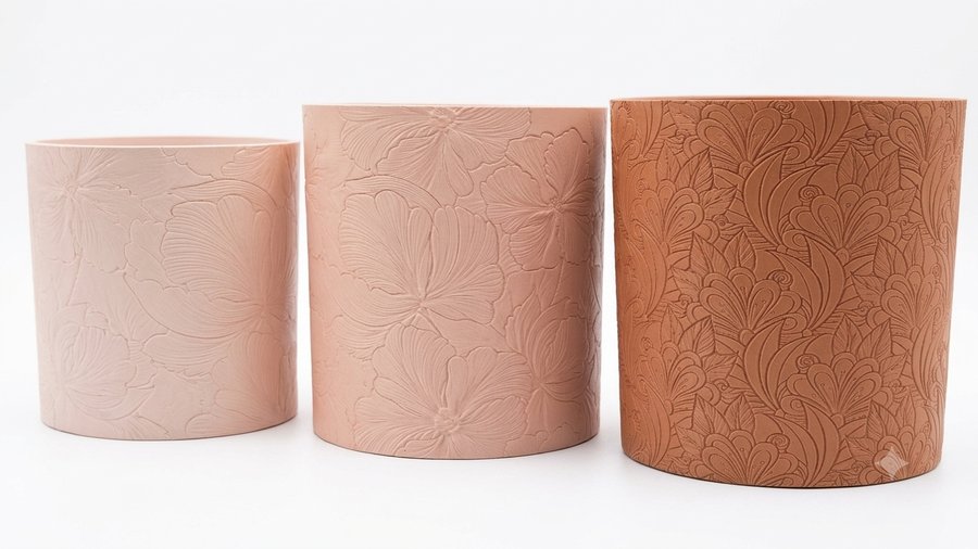 Set de maceteros terracota con grabado floral