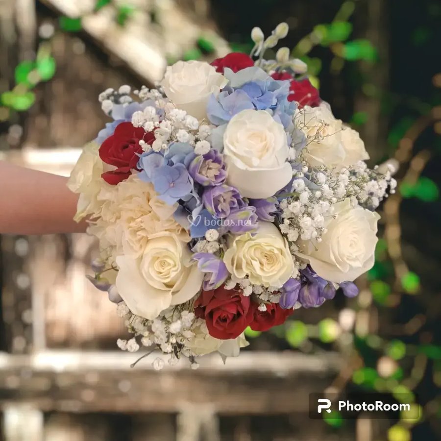 Ramo de novia blanco, azul y rojo