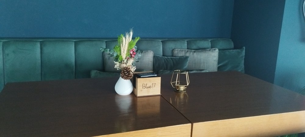 Centro floral de flor seca en restaurante Blue17